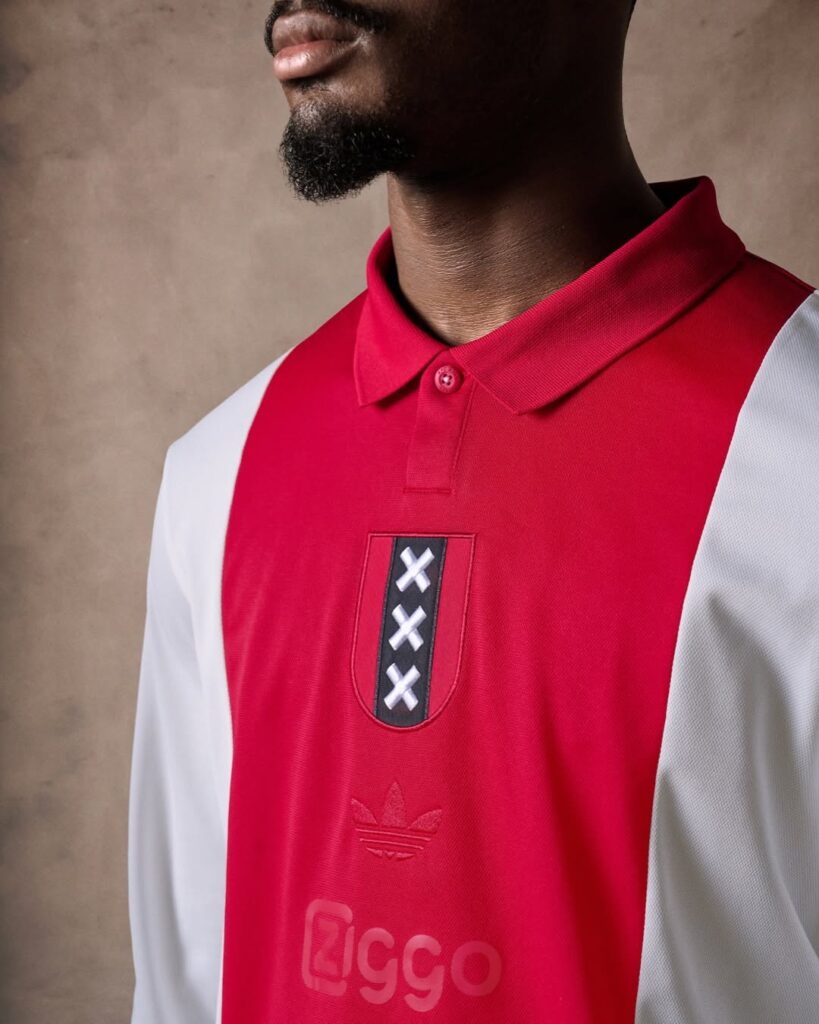 Ajax-lanca-oficialmente-sua-camisa-comemorativa-de-125-anos-02-819x1024 Ajax celebra 125 anos com coleção especial da Adidas