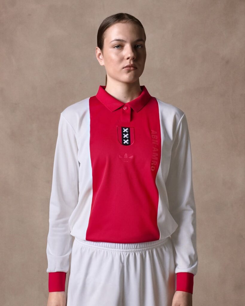 Ajax-lanca-oficialmente-sua-camisa-comemorativa-de-125-anos-08-819x1024 Ajax celebra 125 anos com coleção especial da Adidas