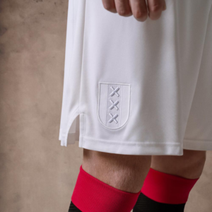 Ajax-lanca-oficialmente-sua-camisa-comemorativa-de-125-anos-15-300x300 Ajax celebra 125 anos com coleção especial da Adidas