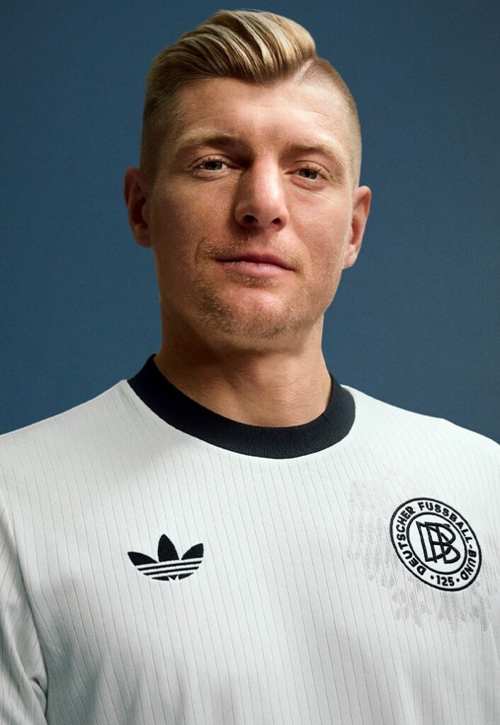 Alemanha-ganha-camisa-especial-da-Adidas-pelos-125-anos-07-706x1024 Alemanha ganha camisa especial da Adidas para celebrar 125 anos da DFB