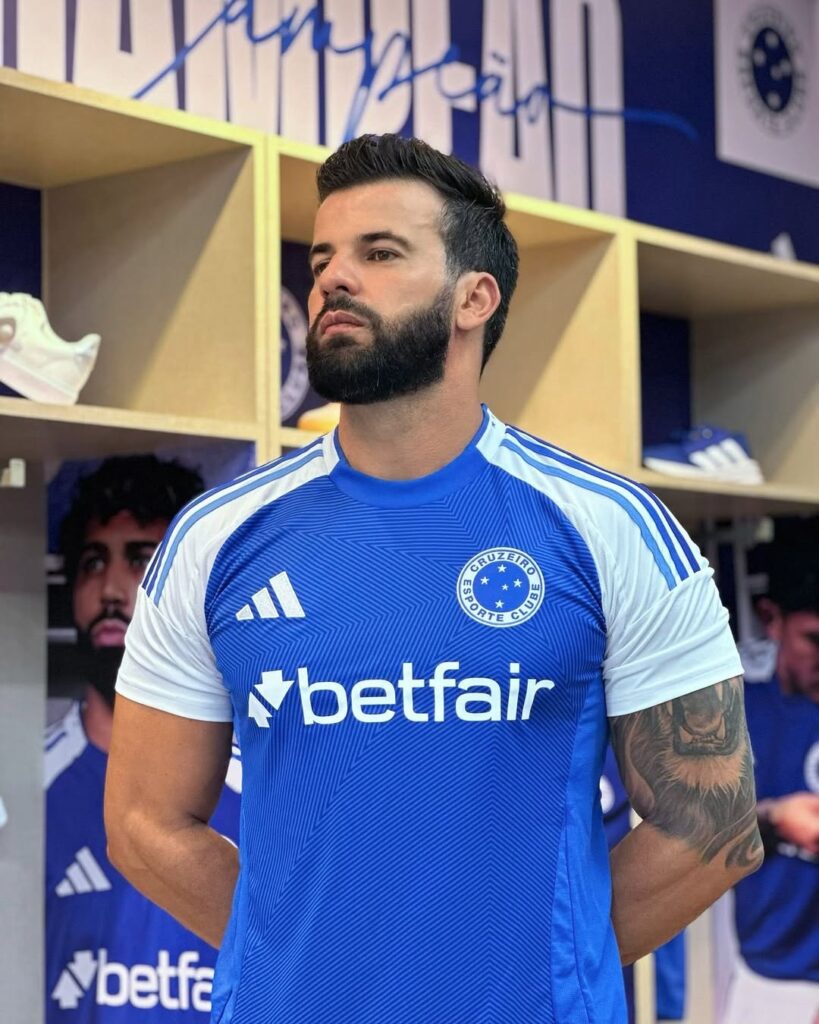 Camisa-titular-do-Cruzeiro-2025-2026-Adidas-02-819x1024 Adidas apresenta a nova camisa titular do Cruzeiro para 2025-2026