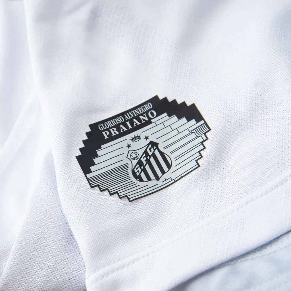 Camisa-titular-do-Santos-FC-2025-2026-Umbro-12-1024x1024 Santos FC revela seu uniforme principal para 2025-26 em parceria com a Umbro.