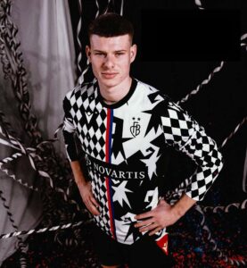 FC-Basel-e-Macron-apresentam-camisa-especial-para-2025-em-comemoracao-ao-Carnaval-09-277x300 Camisa especial do FC Basel para carnaval é lançada pela Macron