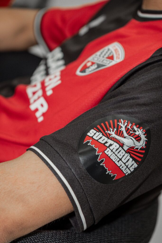 FC-Ingolstadt-04-lanca-camisa-especial-em-apoio-a-diversidade-e-tolerancia-07-683x1024 FC Ingolstadt 04 lança camisa especial em apoio à diversidade e tolerância