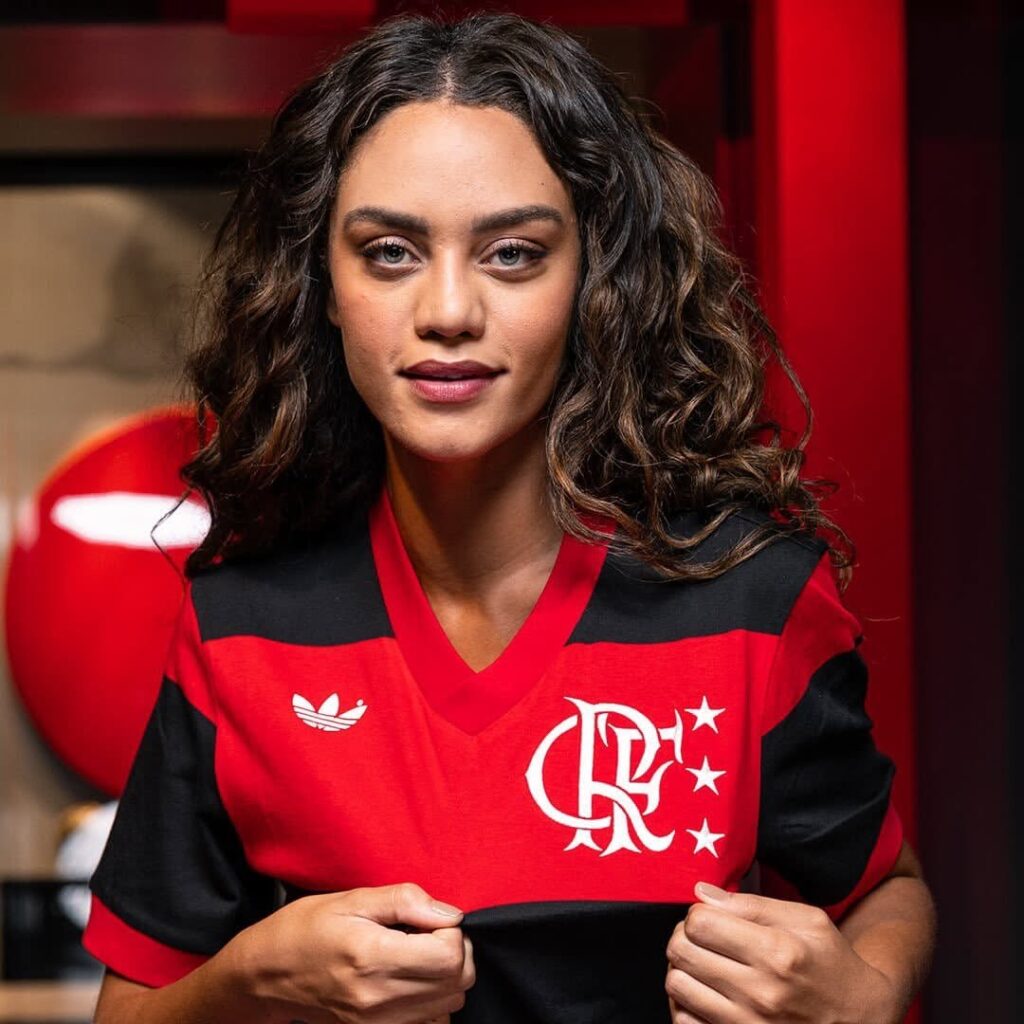 Flamengo-e-Adidas-lancam-linha-comemorativa-inspirada-no-titulo-mundial-de-1981-04-05-1024x1024 Flamengo e Adidas lançam linha comemorativa inspirada no título mundial de 1981.