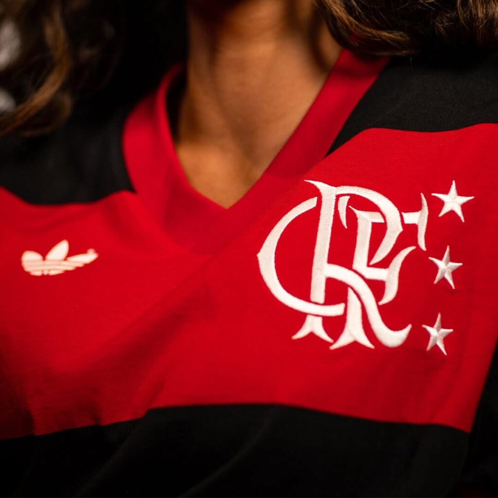 Flamengo-e-Adidas-lancam-linha-comemorativa-inspirada-no-titulo-mundial-de-1981-07-1024x1024 Flamengo e Adidas lançam linha comemorativa inspirada no título mundial de 1981.