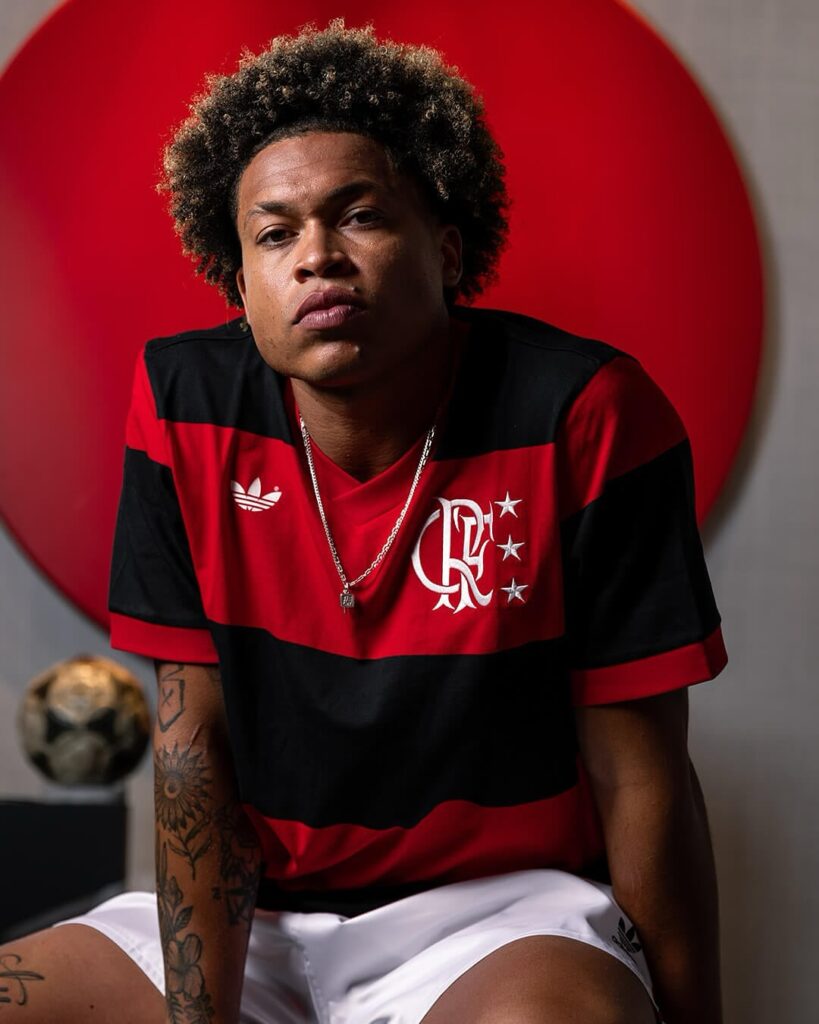 Flamengo-e-Adidas-lancam-linha-comemorativa-inspirada-no-titulo-mundial-de-1981-09-819x1024 Flamengo e Adidas lançam linha comemorativa inspirada no título mundial de 1981.