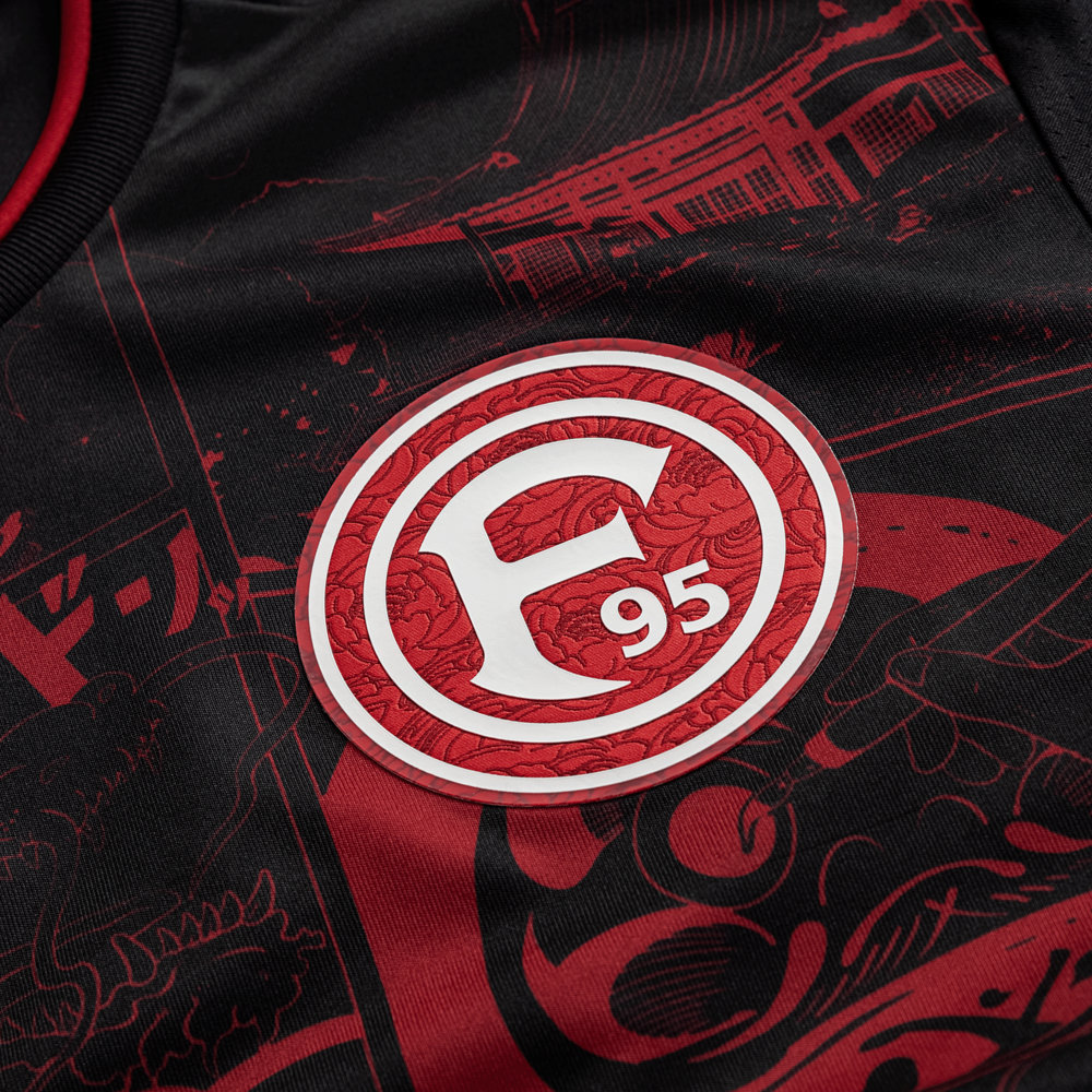 Fortuna-Dusseldorf-apresenta-colecao-tematica-inspirada-em-Little-Tokyo-07 Fortuna Düsseldorf apresenta coleção temática inspirada em ‘Little Tokyo’ para 2025