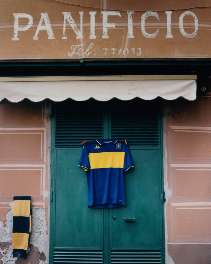 Genoa-CFC-revela-quarto-uniforme-em-homenagem-ao-aniversario-do-Boca-Juniors-06-819x1024 Genoa CFC revela quarto uniforme 2024-25 em homenagem ao aniversário do Boca Juniors