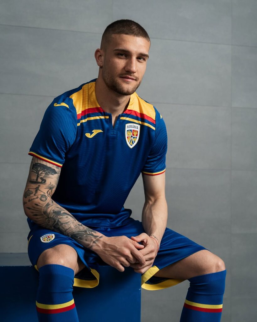 Novos-uniformes-da-Romenia-2025-2026-sao-apresentados-pela-Joma-08-819x1024 Novos uniformes da Romênia 2025-2026 são apresentados pela Joma
