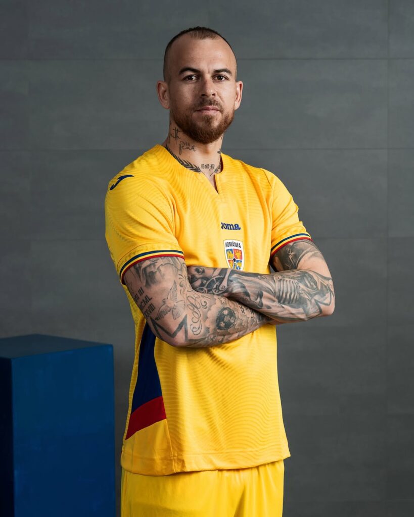 Novos-uniformes-da-Romenia-2025-2026-sao-apresentados-pela-Joma-09-819x1024 Novos uniformes da Romênia 2025-2026 são apresentados pela Joma