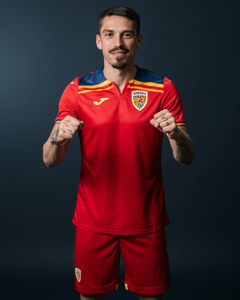 Novos-uniformes-da-Romenia-2025-2026-sao-apresentados-pela-Joma-10-819x1024 Novos uniformes da Romênia 2025-2026 são apresentados pela Joma