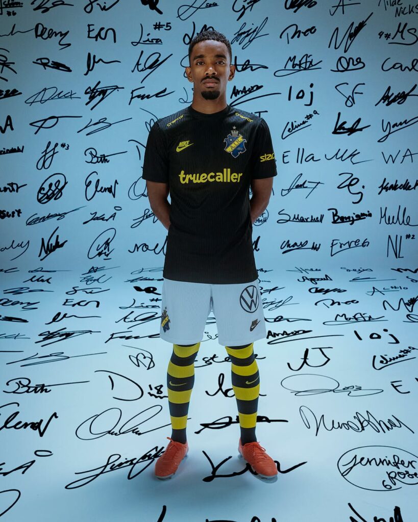 O-gigante-sueco-AIK-Stockholm-revelou-seu-novo-uniforme-titular-para-a-temporada-de-2025-03-1-819x1024 Nike lançou camisa titular do AIK para 2025