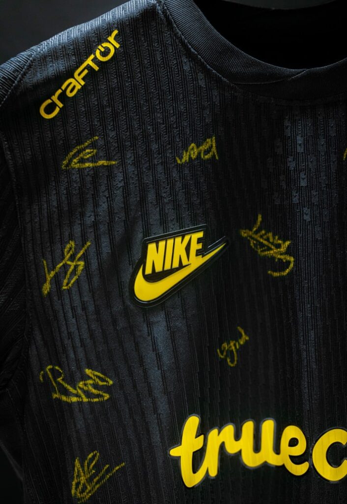 O-gigante-sueco-AIK-Stockholm-revelou-seu-novo-uniforme-titular-para-a-temporada-de-2025-07-706x1024 Nike lançou camisa titular do AIK para 2025