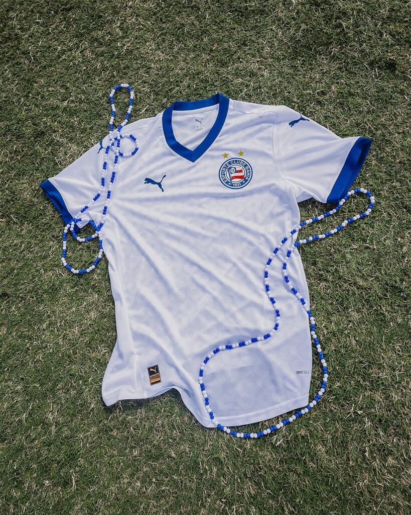 Puma-apresenta-as-novas-camisas-do-EC-Bahia-para-temporada-2025-01-819x1024 Puma apresenta as novas camisas do EC Bahia para temporada 2025