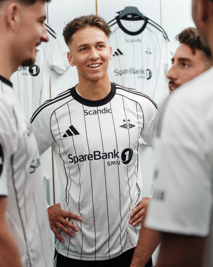 Rosenborg-BK-revelou-seu-novo-uniforme-titular-para-a-temporada-de-2025-01-819x1024 Adidas revela camisas do Rosenborg BK para 2025