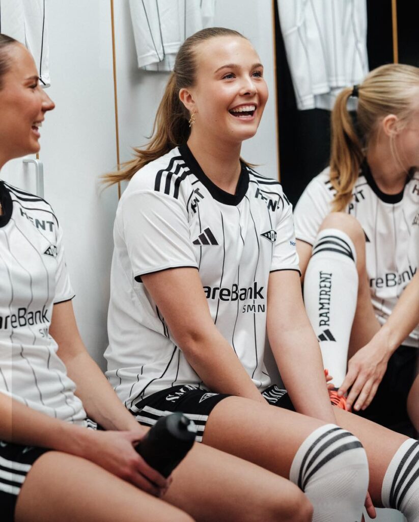 Rosenborg-BK-revelou-seu-novo-uniforme-titular-para-a-temporada-de-2025-02-823x1024 Adidas revela camisas do Rosenborg BK para 2025