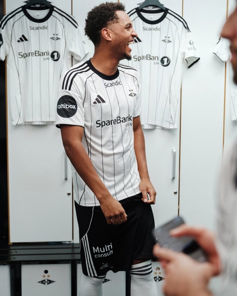 Rosenborg-BK-revelou-seu-novo-uniforme-titular-para-a-temporada-de-2025-03-819x1024 Adidas revela camisas do Rosenborg BK para 2025