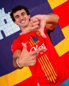 Snapinst.app_482144845_18498251680025468_6377594944927394746_n_1080-1-240x300 Mallorca apresenta uniforme especial em celebração ao Dia das Ilhas Baleares