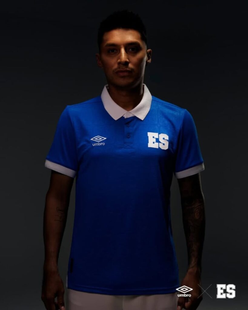 Snapinst.app_482492860_2123441931448597_1201965681778242806_n_1080-819x1024 Umbro lançou oficialmente os uniformes titular e reserva de El Salvador para 2025