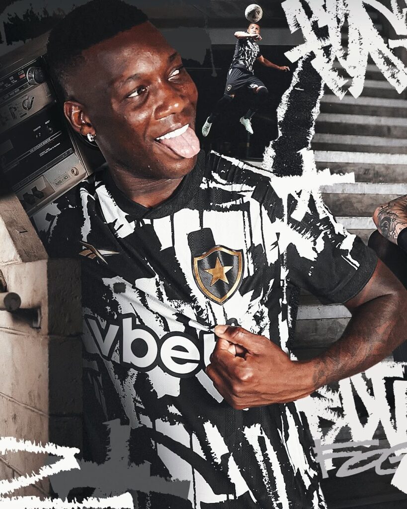 Botafogo-apresenta-quarta-camisa-2025-2026-a-Aura-90-feita-pela-Reebok-04-819x1024 Botafogo apresenta quarta camisa 2025-2026, a “Aura 90”, feita pela Reebok